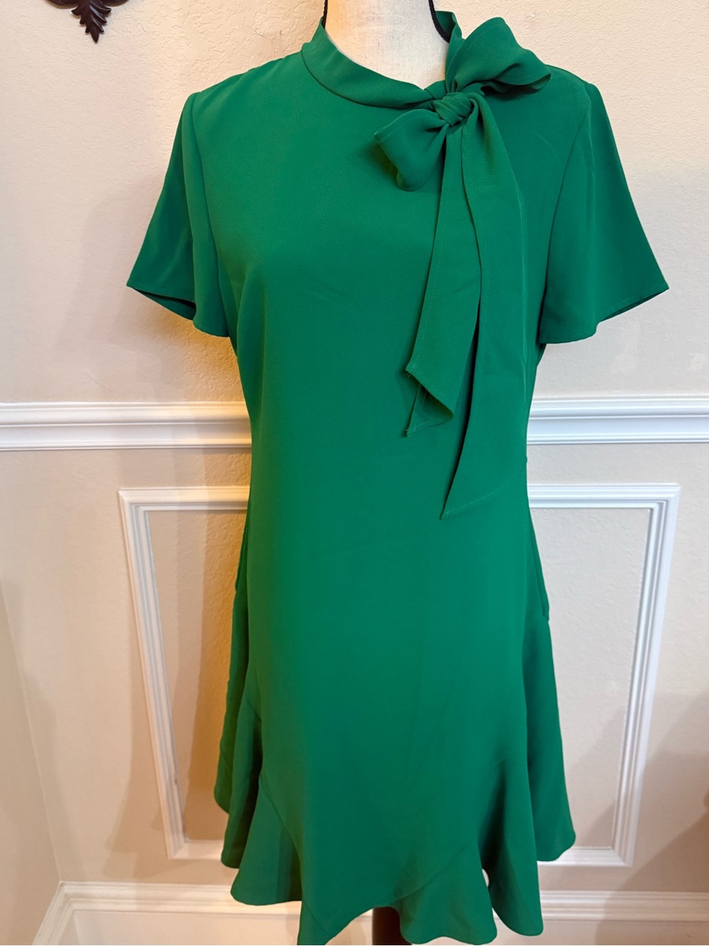 CeCe Emerald Green Bow-Neck Short Sleeve Dress  Size 8  Like New!